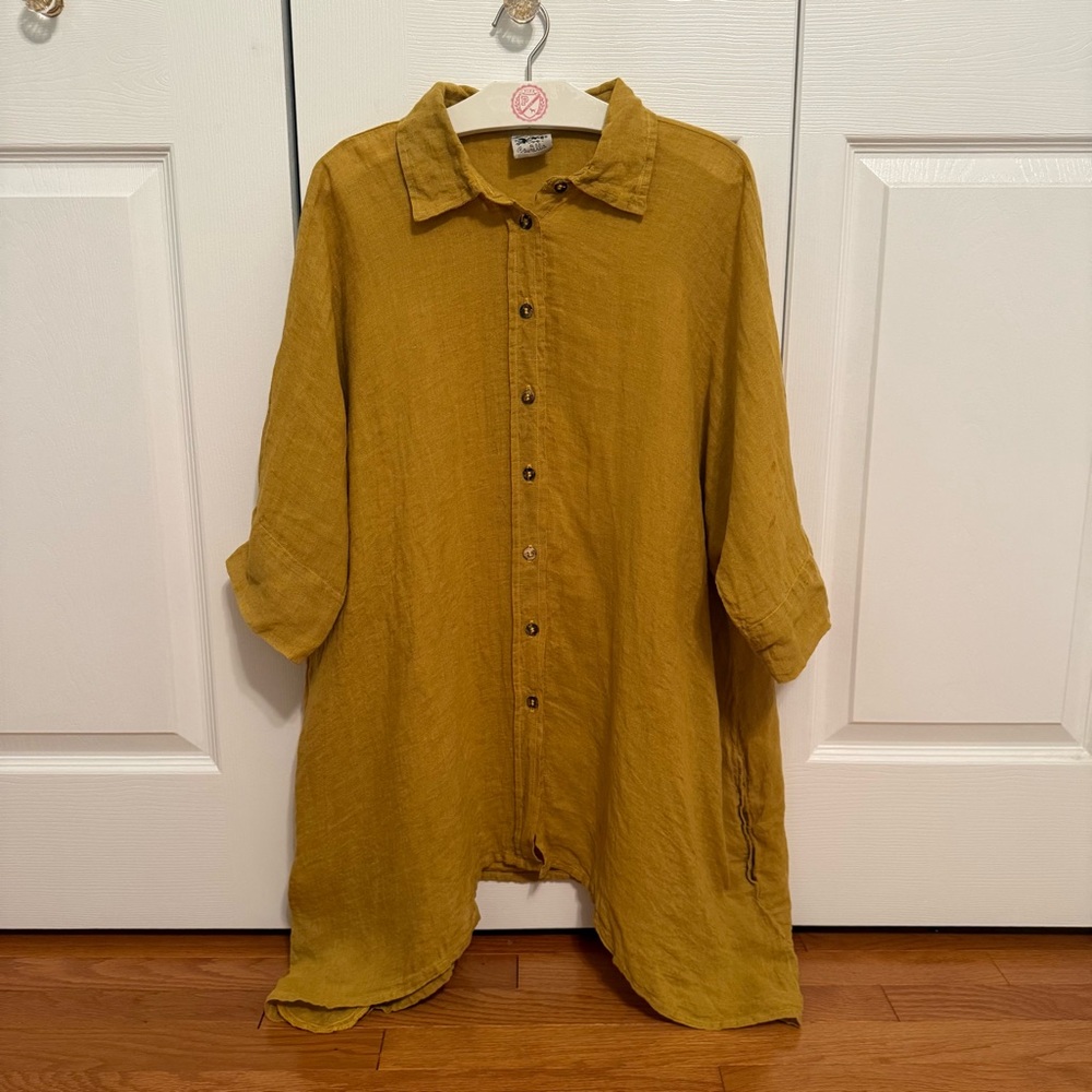 La Bottega Di Brunella Button Up Linen Top in Gold - Picture 2 of 4